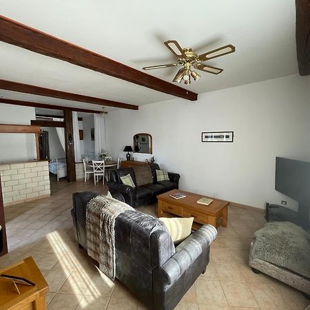 Gite D'Ecosse Appartement Azille Buitenkant foto