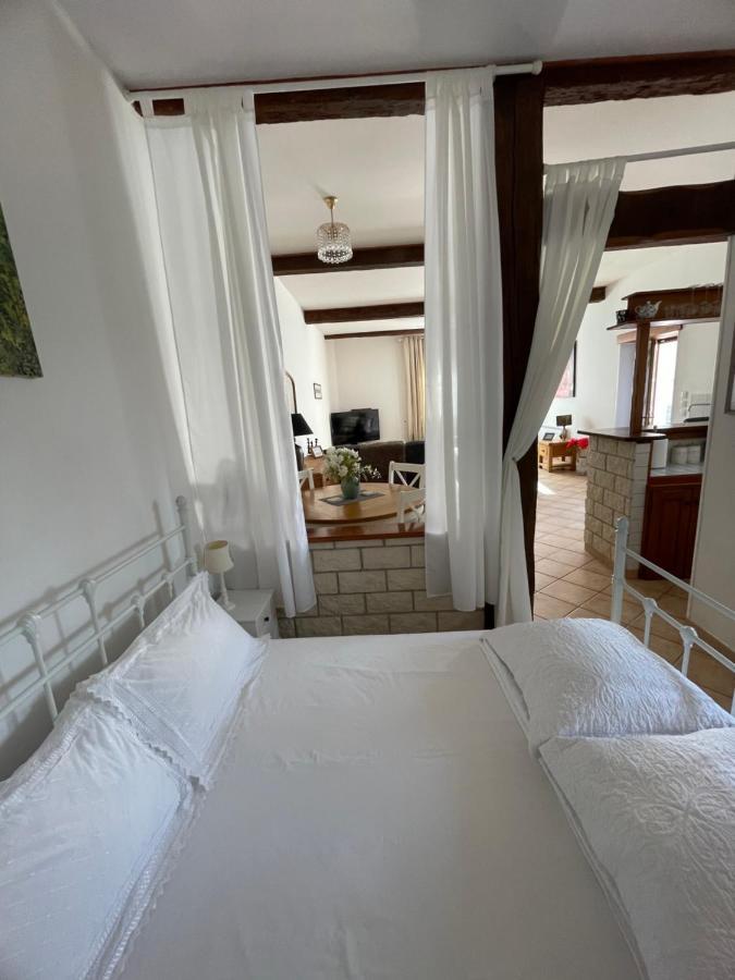 Gite D'Ecosse Appartement Azille Buitenkant foto