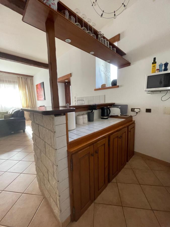 Gite D'Ecosse Appartement Azille Buitenkant foto