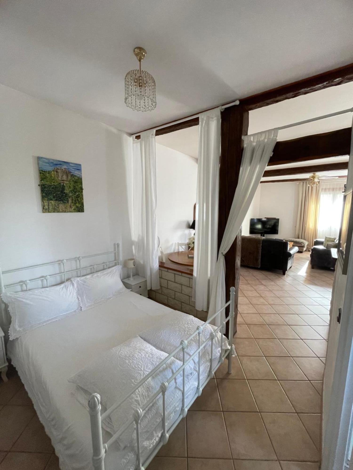 Gite D'Ecosse Appartement Azille Buitenkant foto